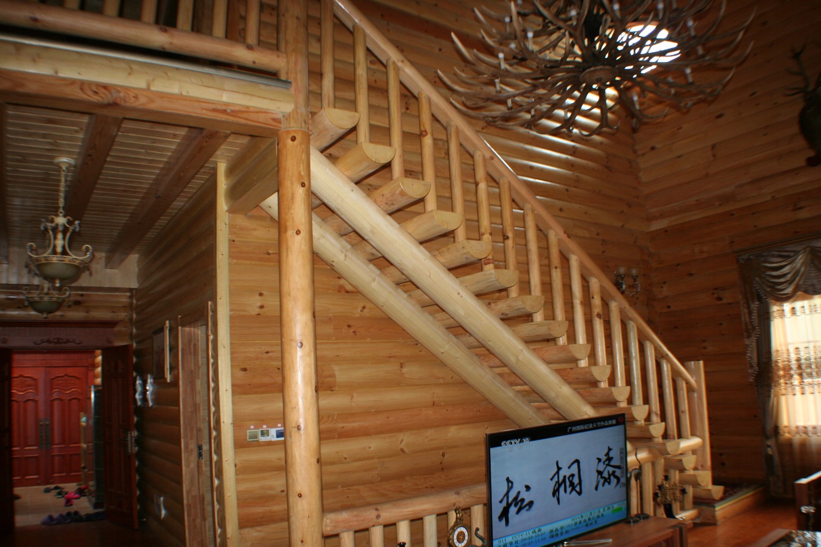 美式客廳樓梯實(shí)景圖