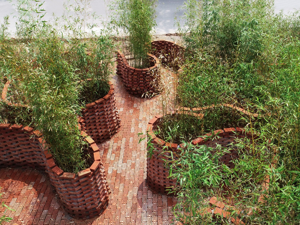 磚藝迷宮花園，世界上第一座“智能建造”的花園