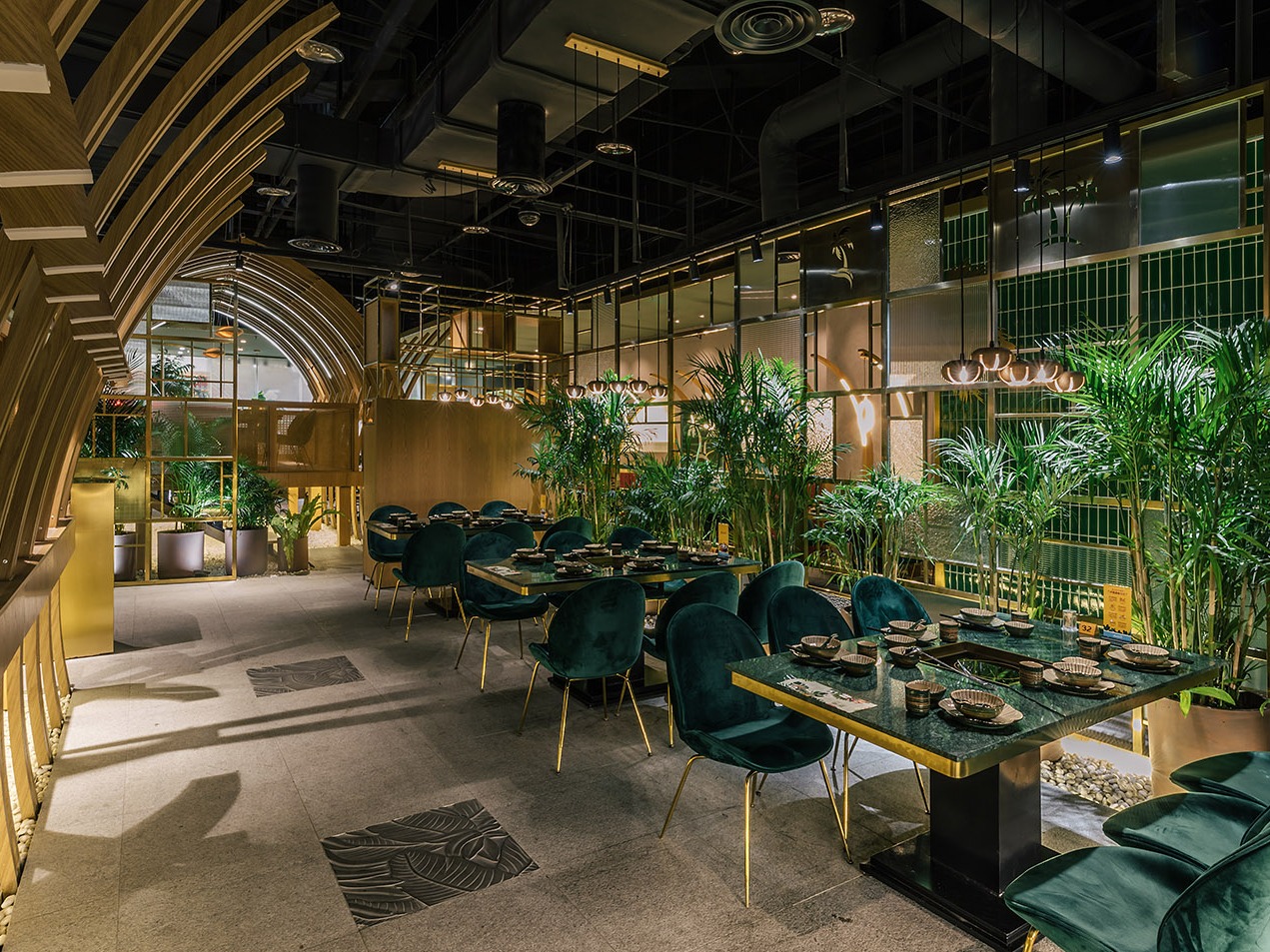 蘇州潤 SEASON 椰子雞火鍋店設(shè)計(jì)，香氣四溢的熱帶小屋